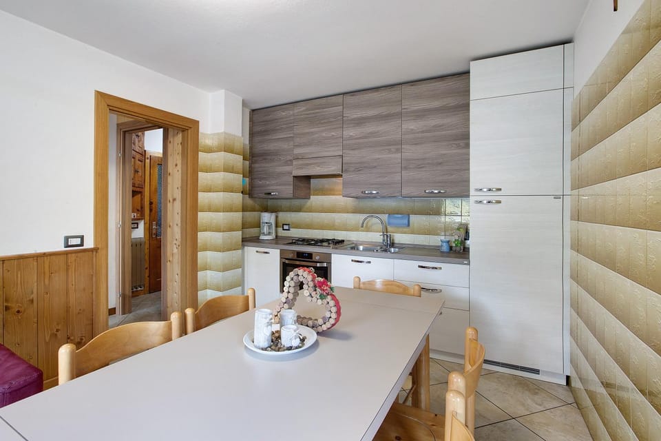 Property building, Kitchen or kitchenette, Living room