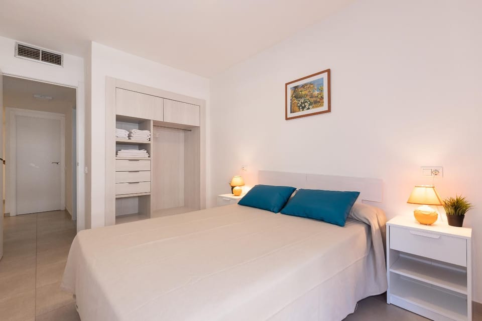 Bed, Bedroom, wardrobe, air conditioner