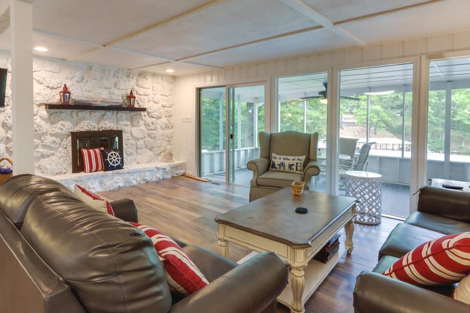 Dock + Screened Porch: Lake of the Ozarks Getaway! House in Lake of the Ozarks