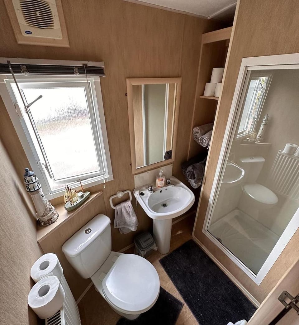 4-Bedroom Cosalt Located in Uddingston, Glasgow at Maryville Caravan Site Apartment in Glasgow