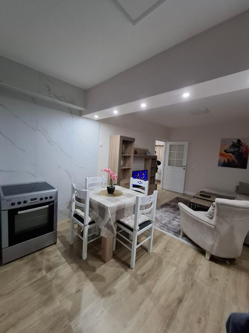 Seating area, Dining area, minibar, oven, stove