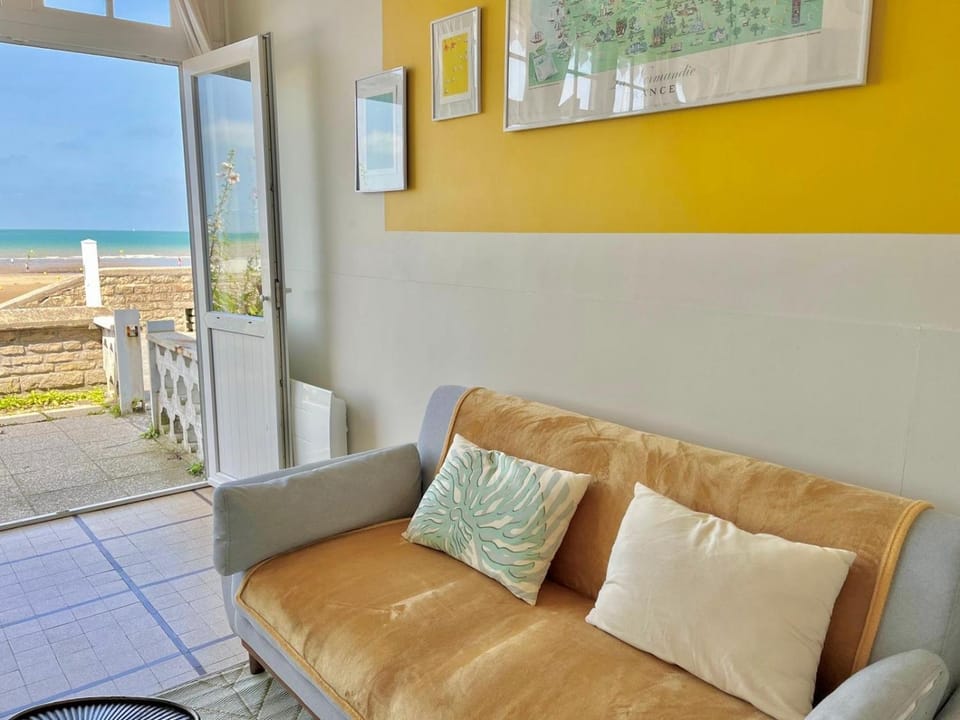 View (from property/room), Balcony/Terrace, Living room