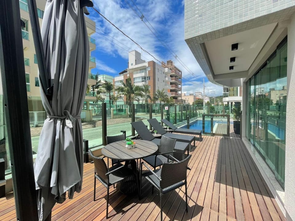 cód 84 - Apartamento á 280 m do mar com piscina Apartment in Florianopolis