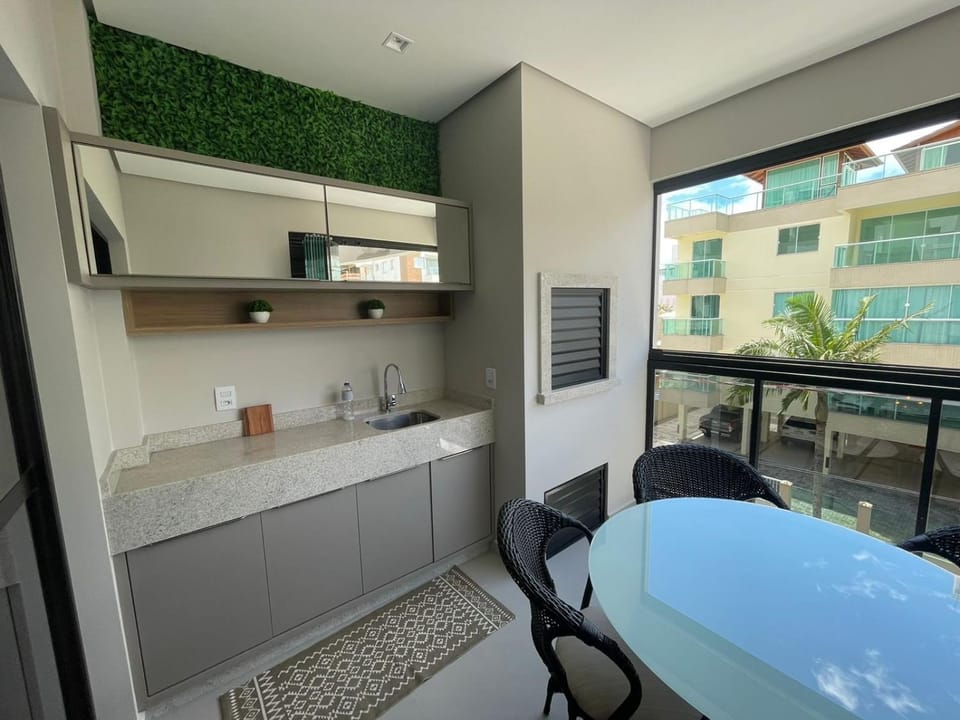 cód 84 - Apartamento á 280 m do mar com piscina Apartment in Florianopolis
