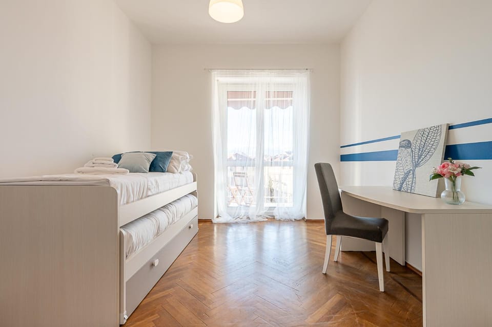 Bed, Photo of the whole room, Bedroom, hair dresser