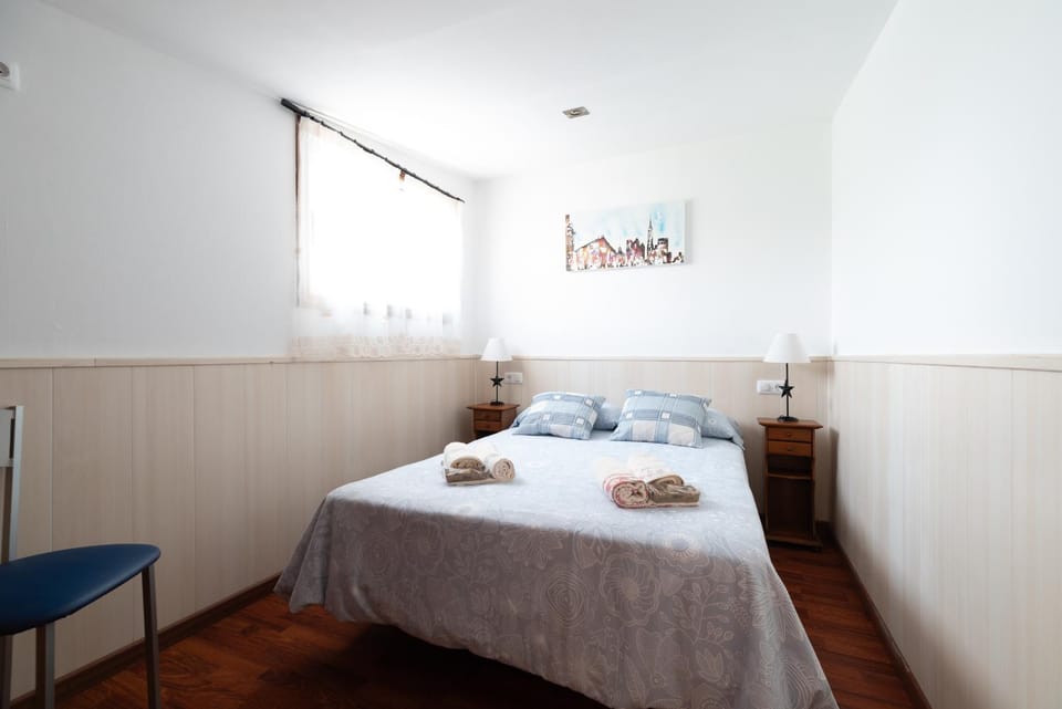 Bed, Photo of the whole room