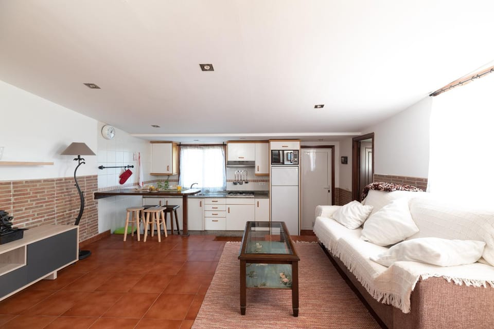 Kitchen or kitchenette, Seating area, Dining area
