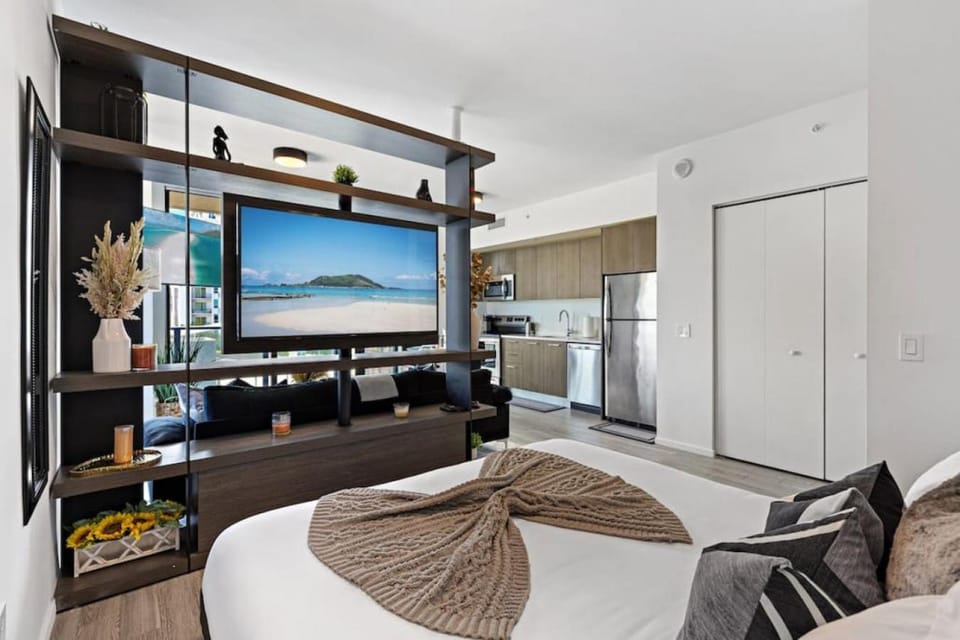 Bed, TV and multimedia, Kitchen or kitchenette, Bedroom, oven