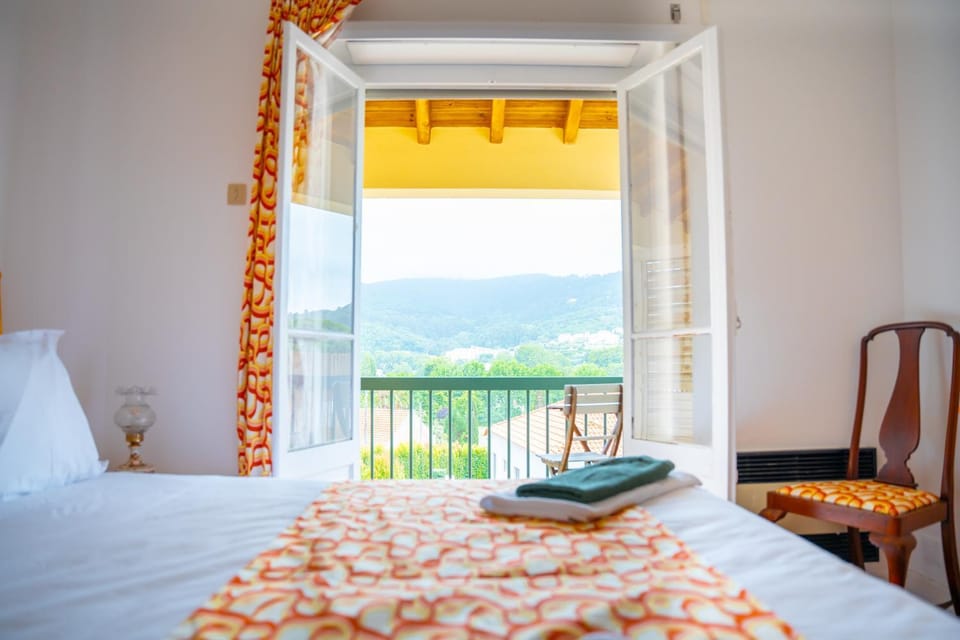 Moby Dick Lodge Colares Bed and Breakfast in Sintra