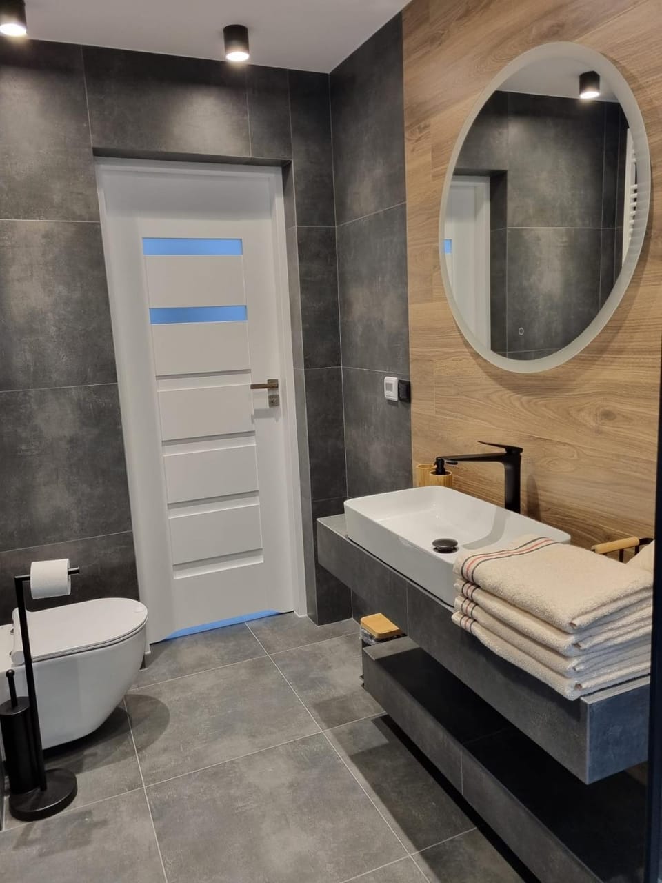 Toilet, Bathroom, towels