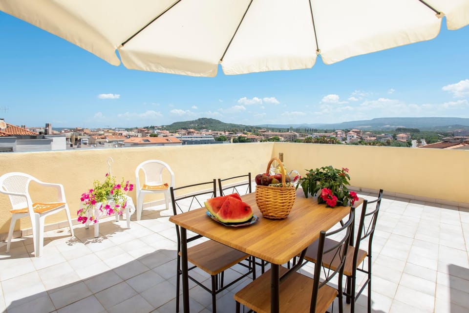Day, Natural landscape, Balcony/Terrace, Dining area, Food, Mountain view, Sea view