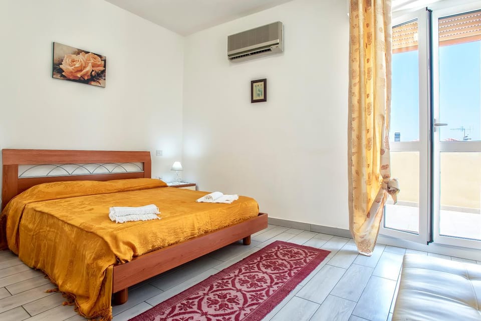 Bed, Photo of the whole room, Bedroom, towels, air conditioner