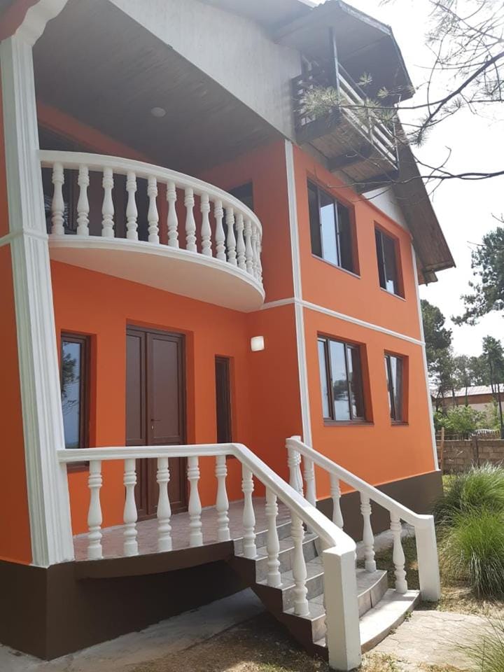 Facade/entrance, Balcony/Terrace