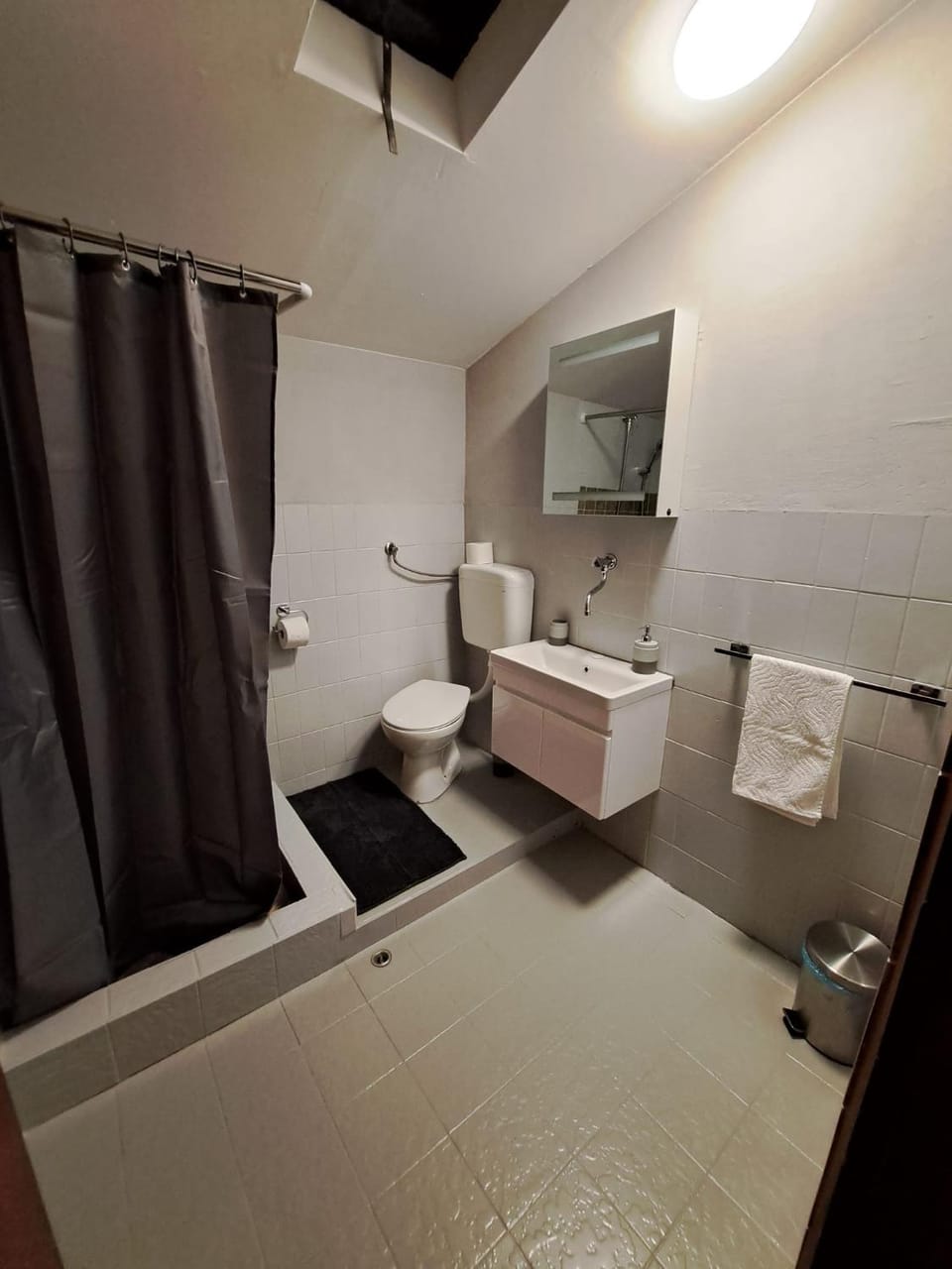 Bathroom, towels