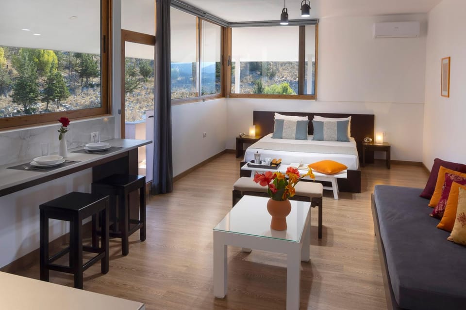 Nearby landmark, Restaurant/places to eat, Bed, Day, Night, Winter, Summer, Photo of the whole room, Dining area, Bedroom, On site, Mountain view, Mountain view, Sea view, Sea view, Area and facilities, Area and facilities, Sunrise, room service, room service