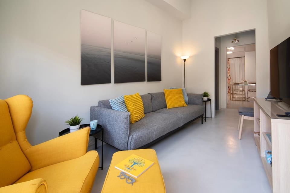 The Urban Isla Downtown 7min walk from ferry Apartment in Argolis, Greece