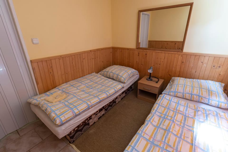 Photo of the whole room, Bedroom