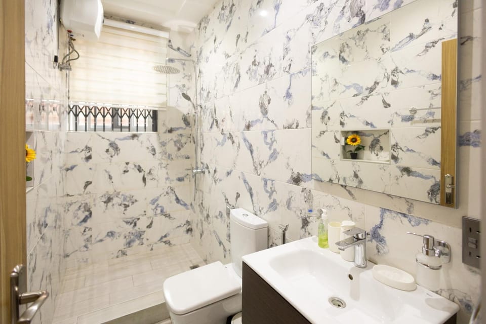 Elegant Studio Apartment, East Airport Apartment in Accra