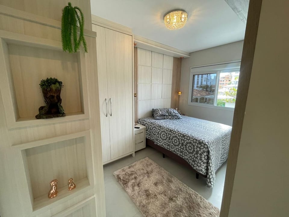 Cód 76 - Apartamento especular á 180 m do mar Apartment in Florianopolis