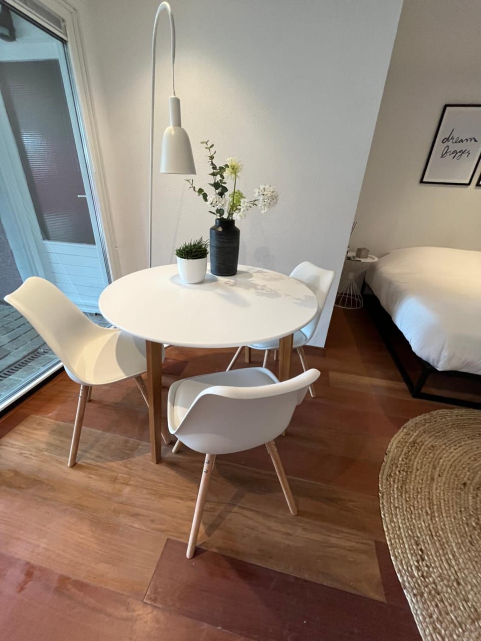 Seating area, Dining area