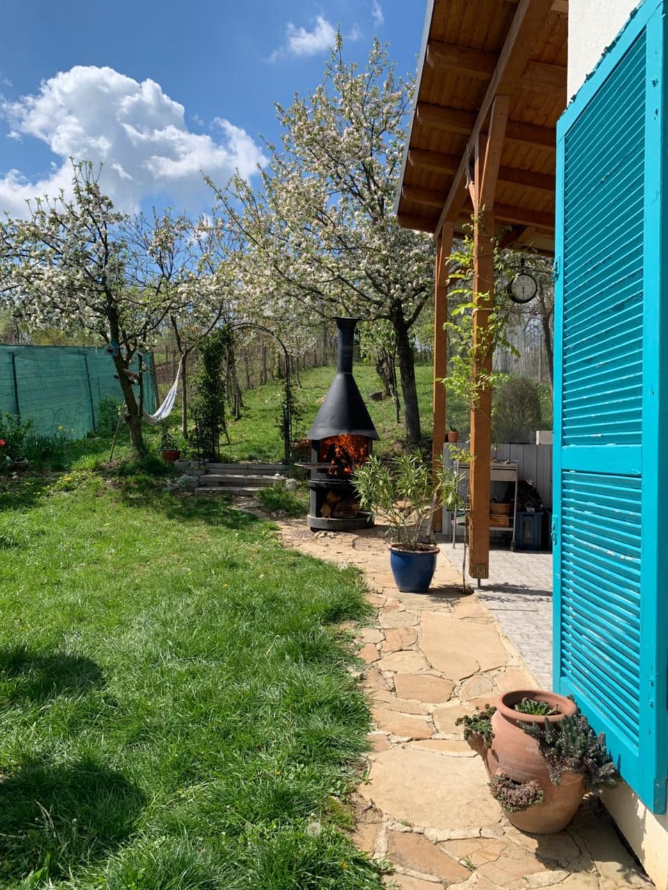 Backyard Cottage Bed and Breakfast in Romania