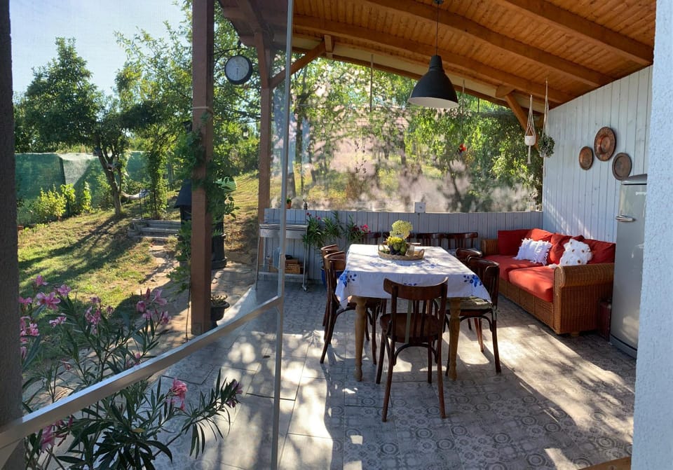 Backyard Cottage Bed and Breakfast in Romania