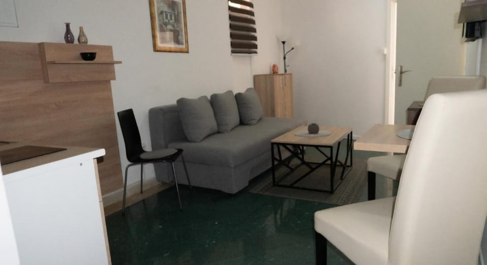 TV and multimedia, Kitchen or kitchenette, Living room, Seating area