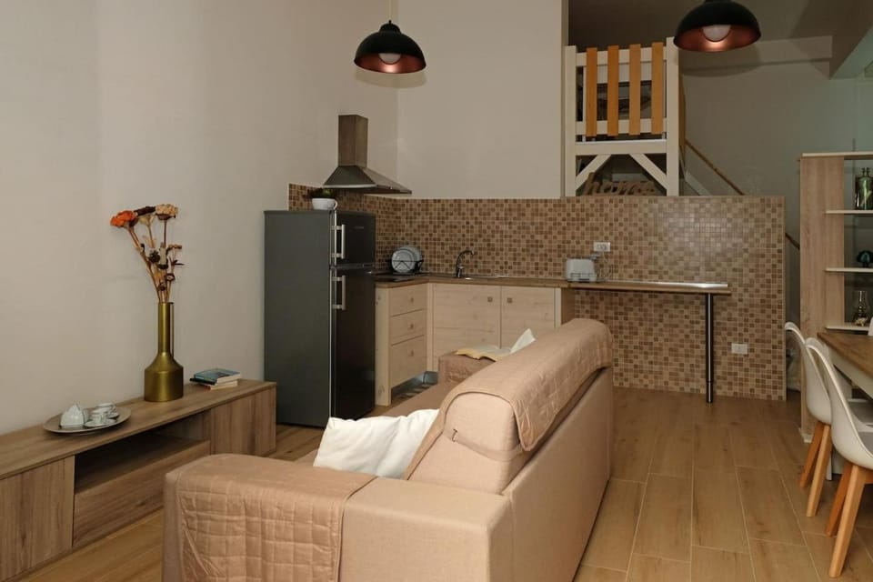 Kitchen or kitchenette, Living room