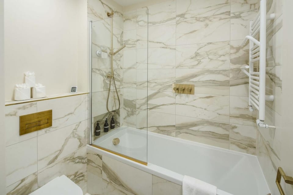 Shower, Bathroom, Bath, towels