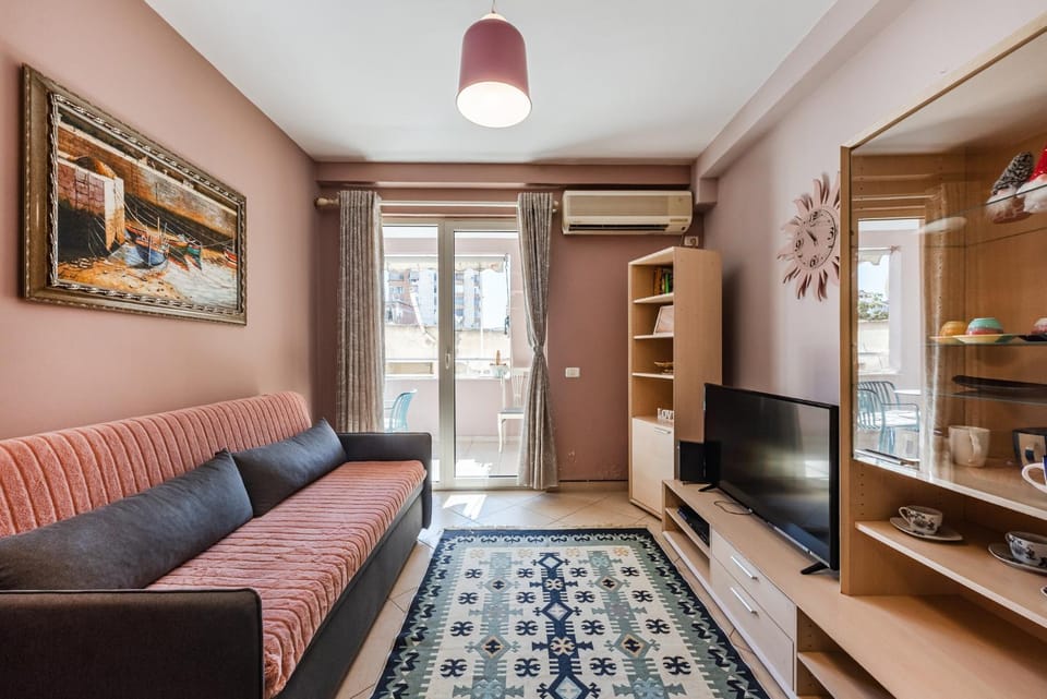 Communal lounge/ TV room, TV and multimedia, Living room, Seating area, Evening entertainment
