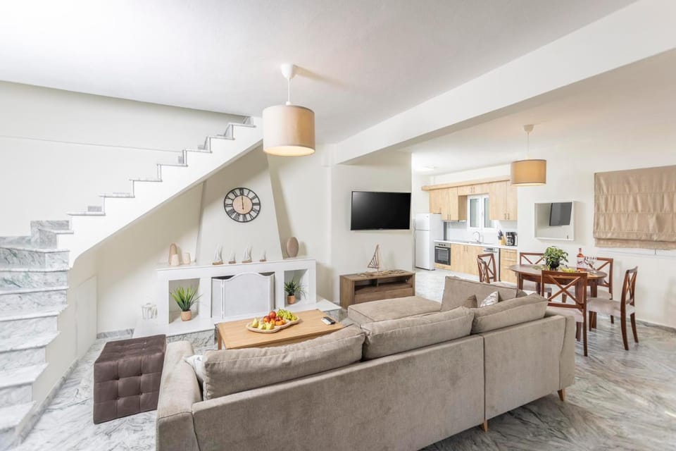 Kitchen or kitchenette, Living room, Dining area