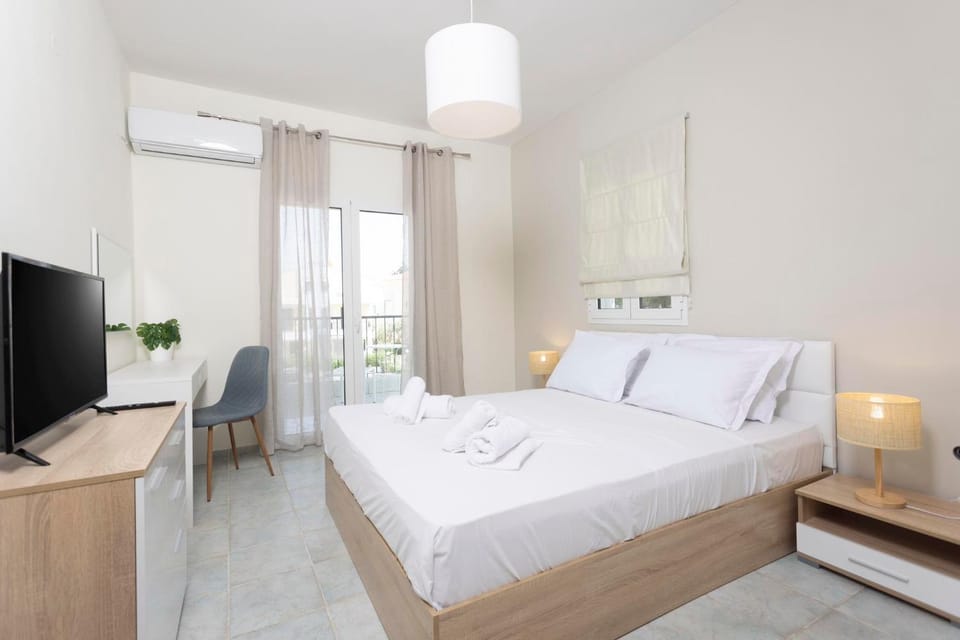Bed, TV and multimedia, Bedroom, air conditioner
