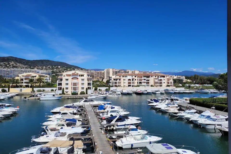 Nearby landmark, Natural landscape, Activities, Casino, Golfcourse, Lake view, Landmark view, Mountain view, River view, Entertainment, Sunrise, Sunset