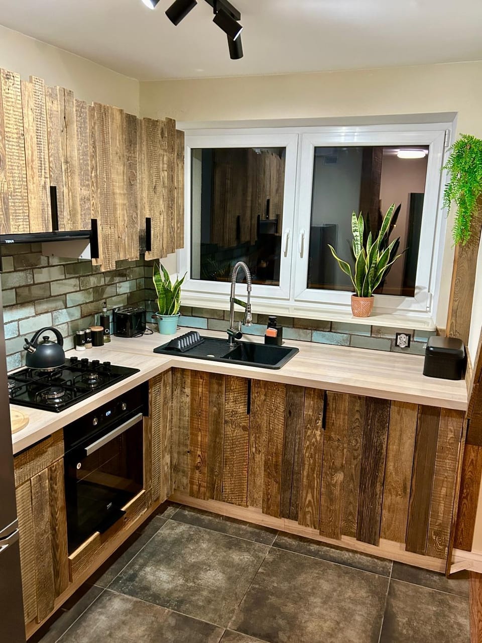 Kitchen or kitchenette