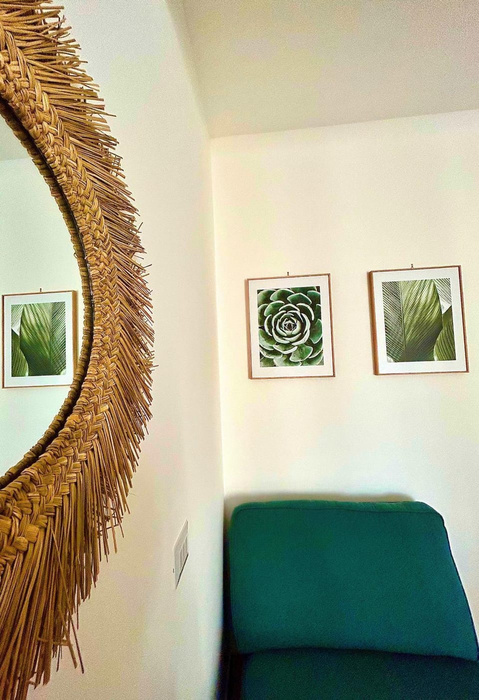 Bed, Living room, Decorative detail