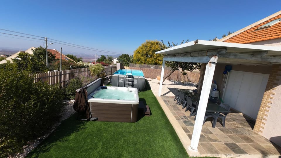 Hot Tub, Swimming pool