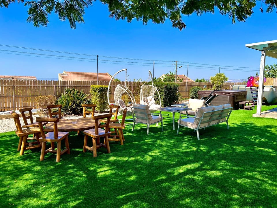 Garden, Hot Tub, Seating area, Swimming pool