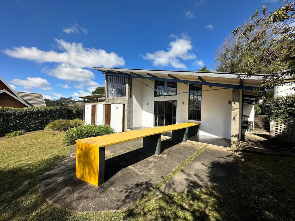 Architect house with view, garden and fireplace House in Campos do Jordão