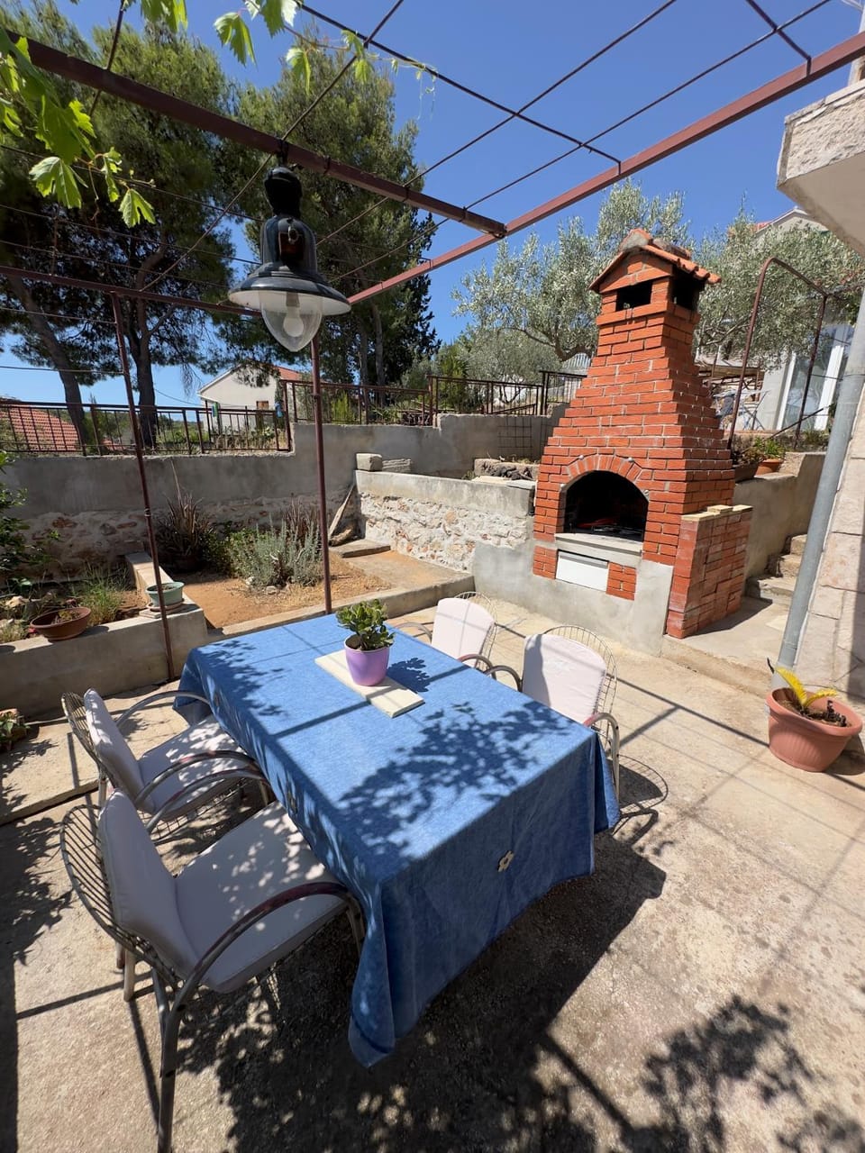 Patio, Day, Dining area