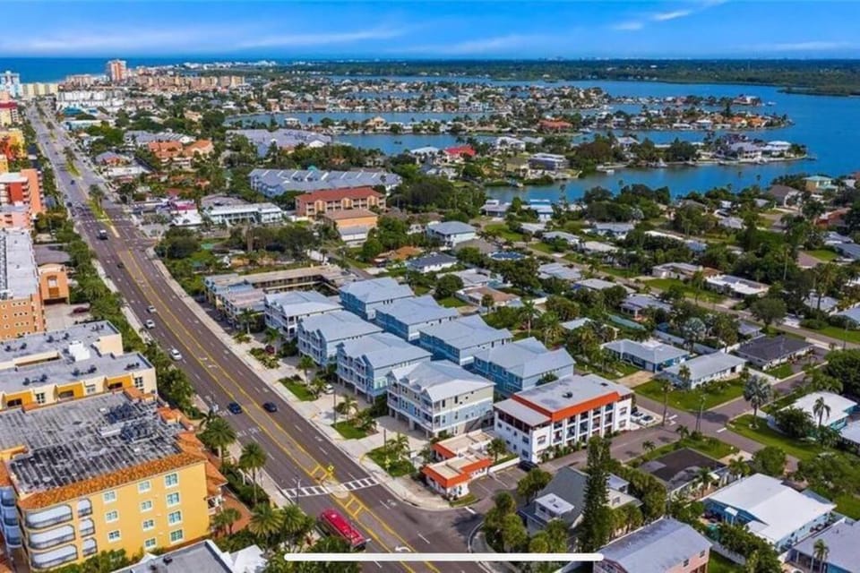 Neighbourhood, Location