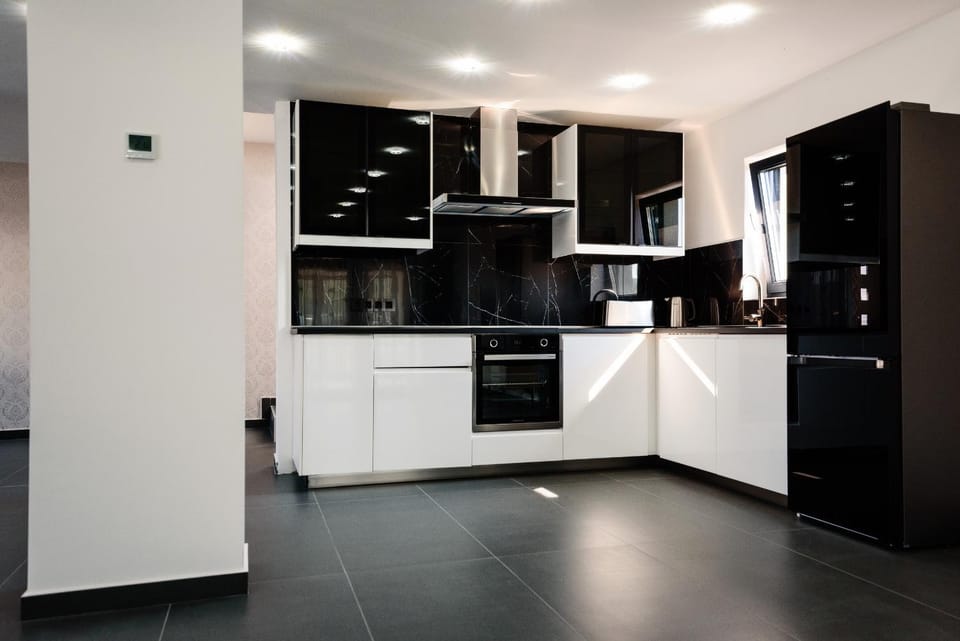 Kitchen or kitchenette, dishwasher, pet friendly, stove, toaster