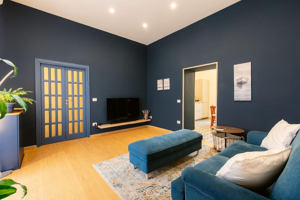 TV and multimedia, Living room, Seating area, Evening entertainment