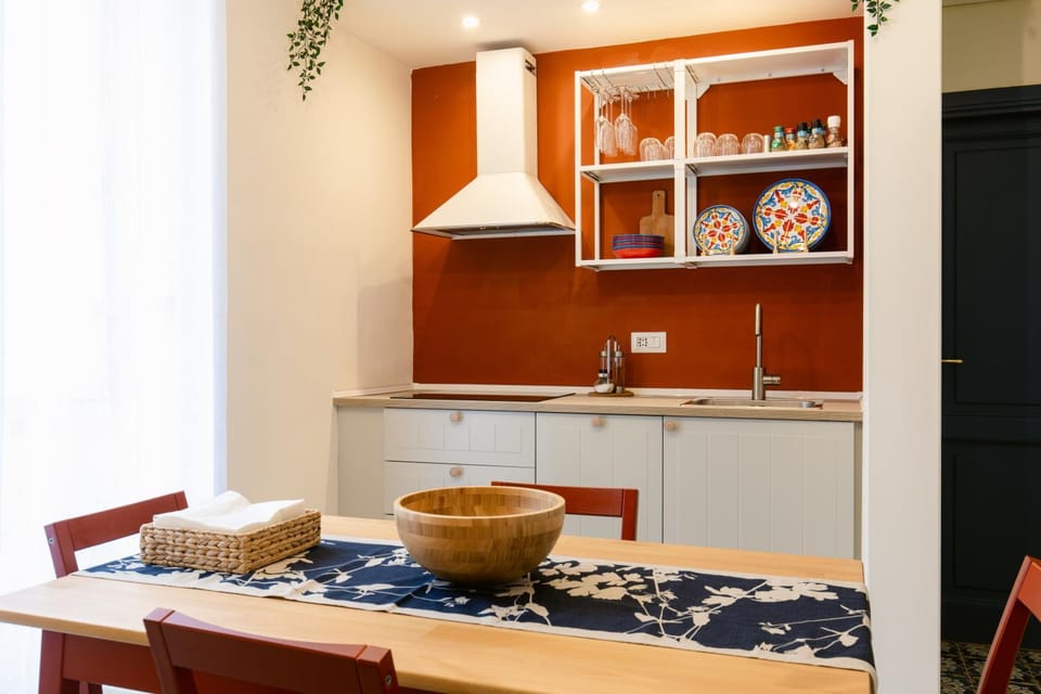 Kitchen or kitchenette, Dining area, stove