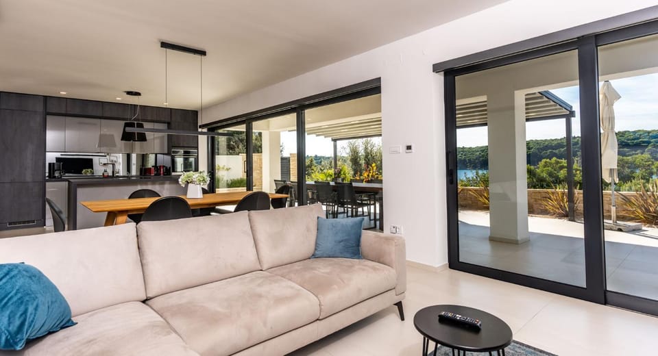 Living room, Dining area