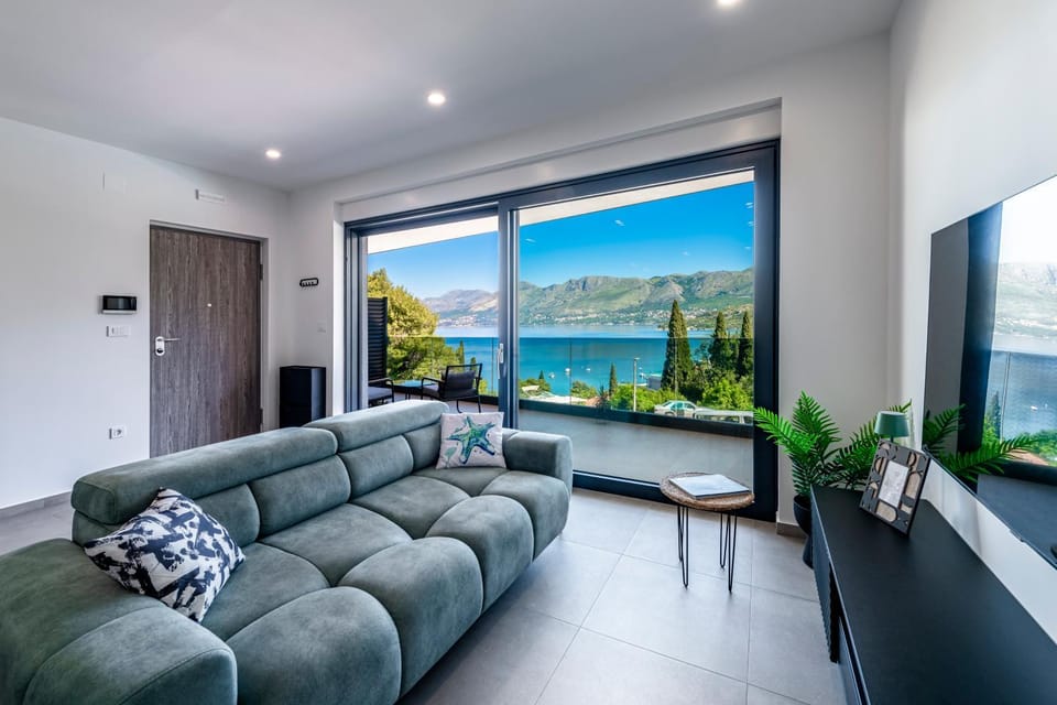 Living room, Sea view
