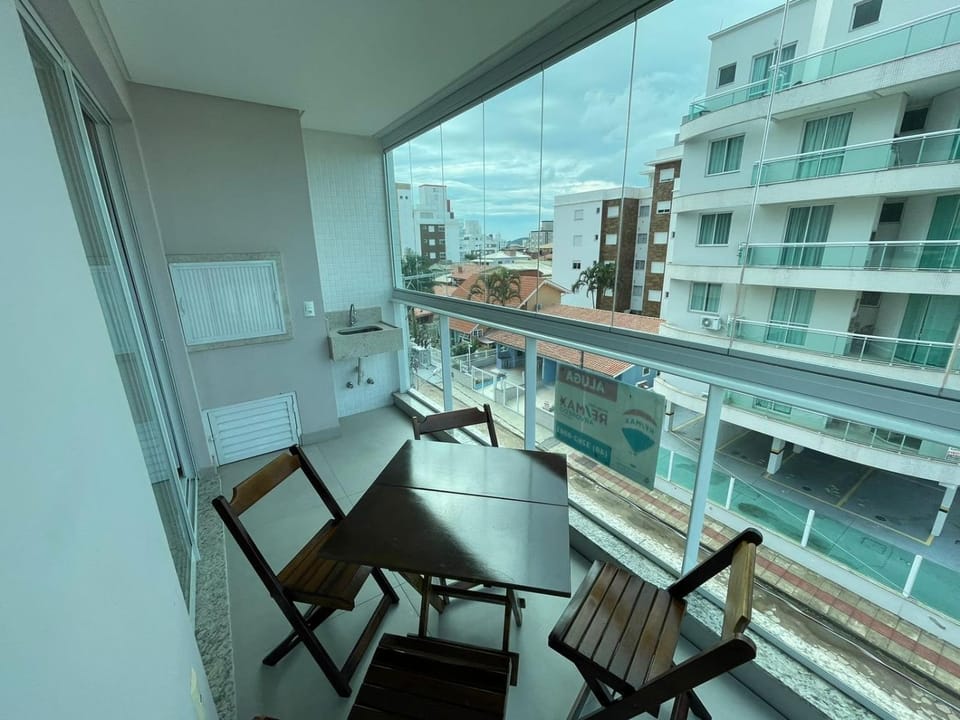 Cód 126 - Apartamento aconchegante com 3 dormitórios Apartment in Florianopolis