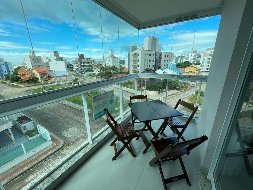 Cód 126 - Apartamento aconchegante com 3 dormitórios Apartment in Florianopolis