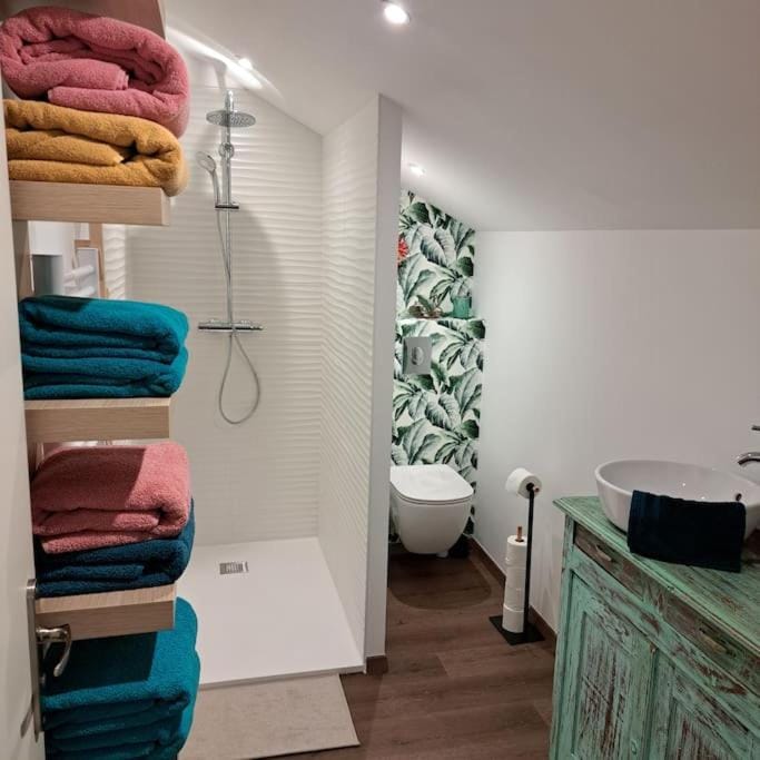 Bathroom, towels