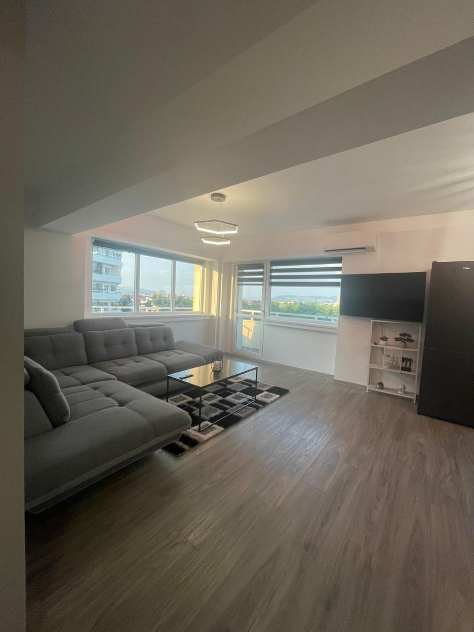 TV and multimedia, Kitchen or kitchenette, Living room, Seating area