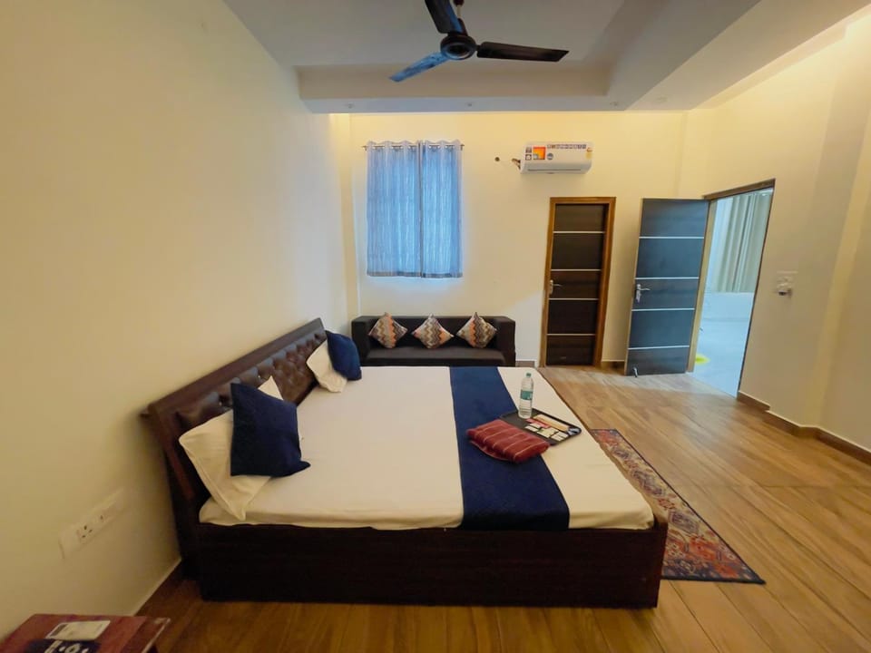 Bed, Bedroom, fireplace, air conditioner
